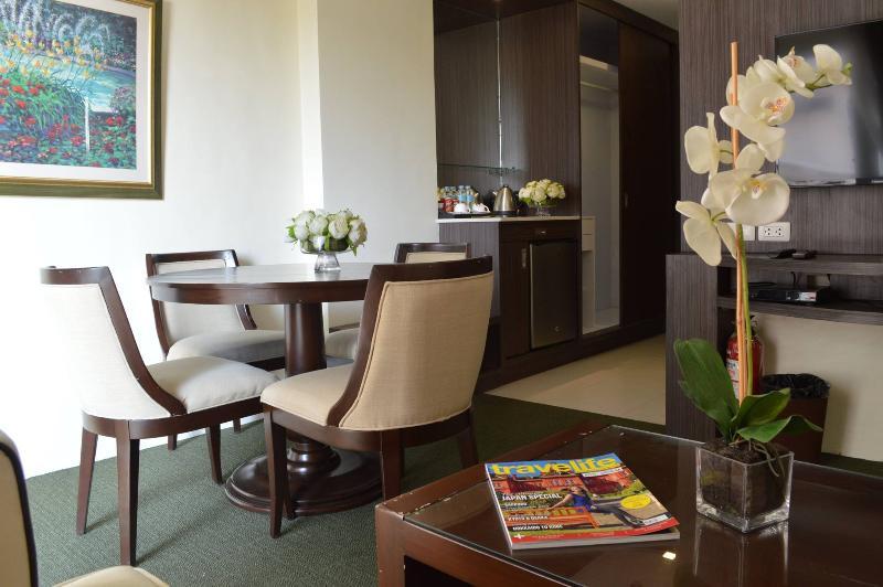 Stradella Hotel Cainta Экстерьер фото